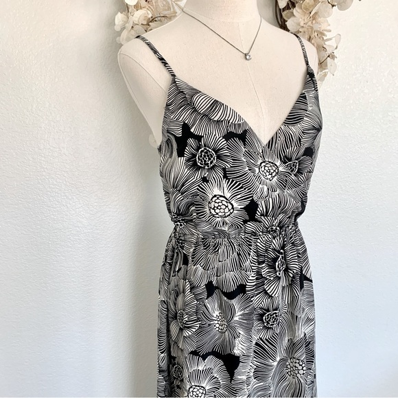 EXPRESS Black White Monochrome Floral Print Wrap Front Maxi Dress - Picture 6 of 14